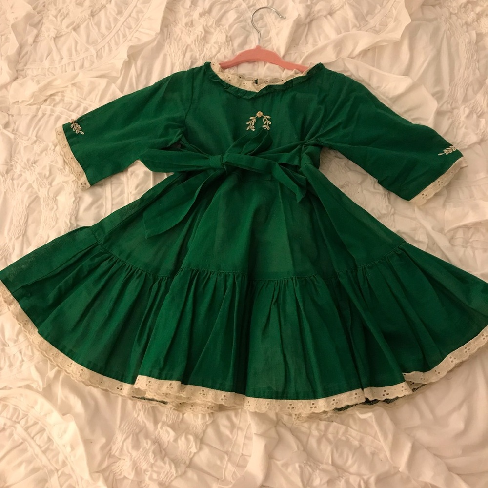 2T Green Emily Well dressed wolf